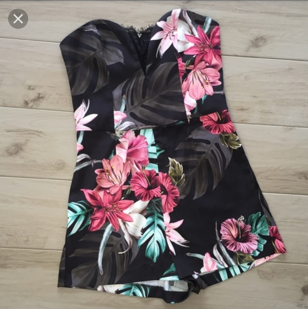 Guess strapless floral shorts romper